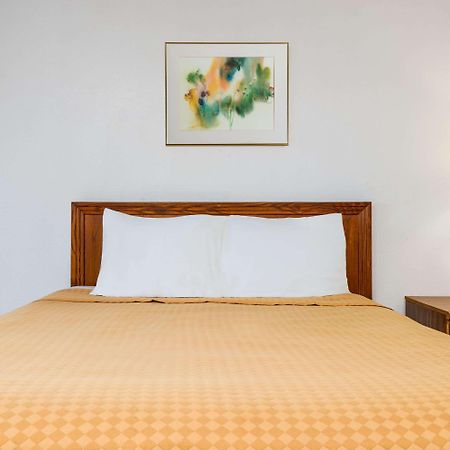 Days Inn By Wyndham Mt. Sterling Маунт-Стерлинг Экстерьер фото